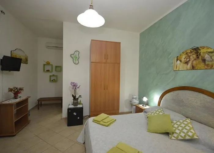 Poliglotta לינה וארוחת בוקר *